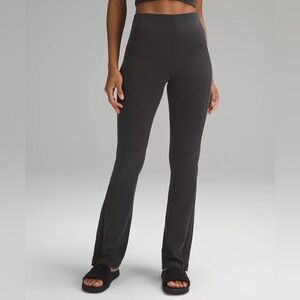 [SOLD] NWT Lululemon Ribbed Softstreme Flared Pants (Graphite Grey) Size 4